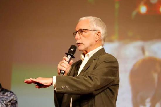 杰 • 英格拉姆（Jay Ingram）